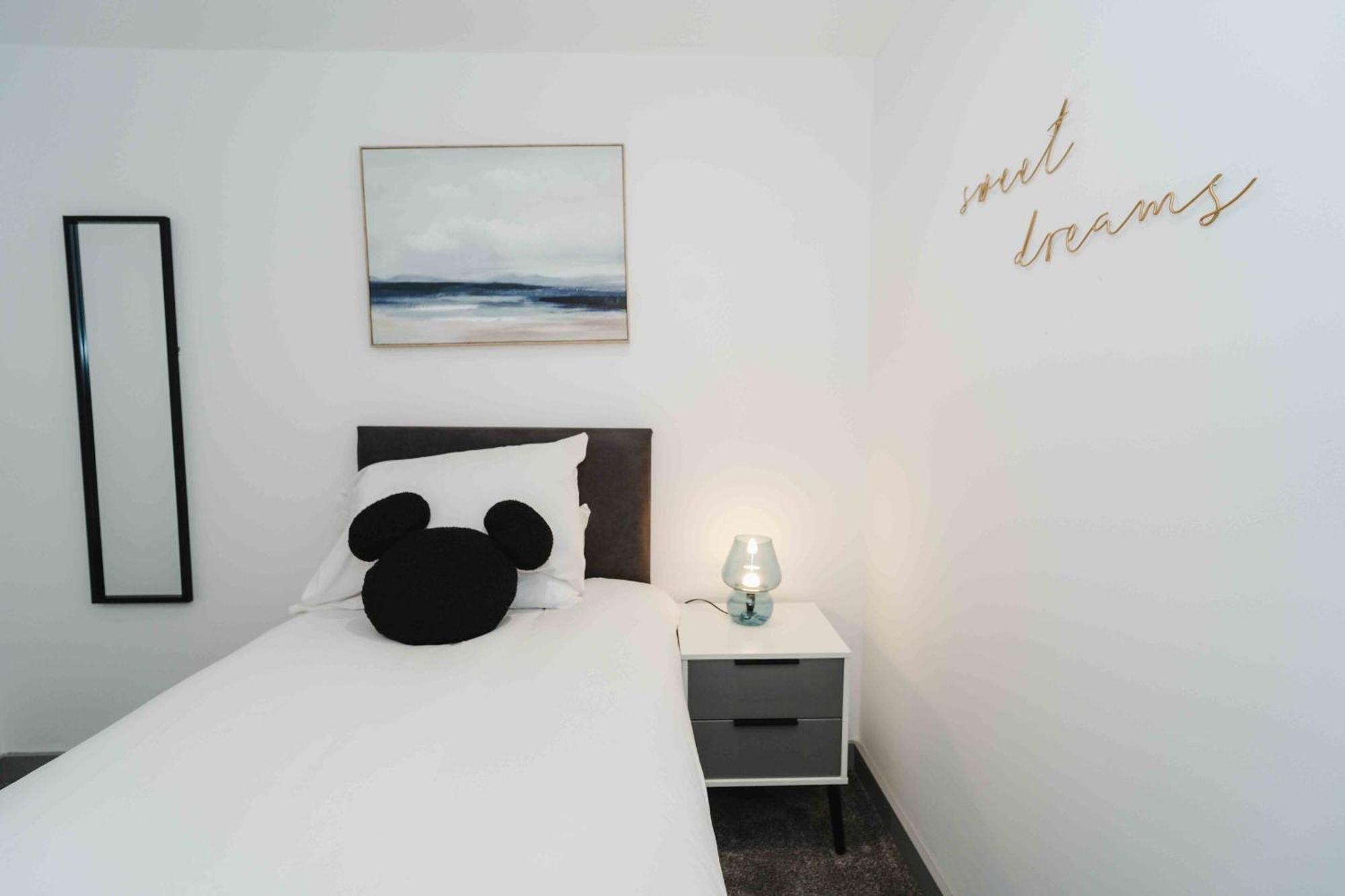 Stunning Luxury Stay By Vichy Kingston upon Hull Bagian luar foto